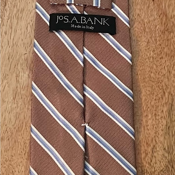 JOSEPH A. BANK MEN’S BROWN, LIGHT BLUE, & WHITE 100% SILK NECKTIE/DEFINITIVE!! - Picture 2 of 2
